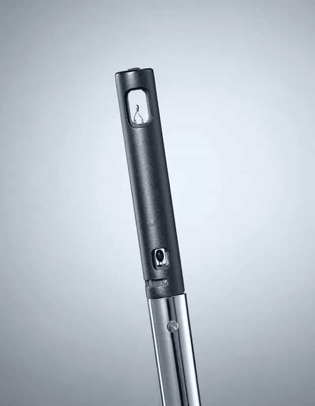 Zbliżenie końcówki czujnika termoanemometru Testo 405i — smukła sonda pomiarowa Ø 12 mm (miniatura)