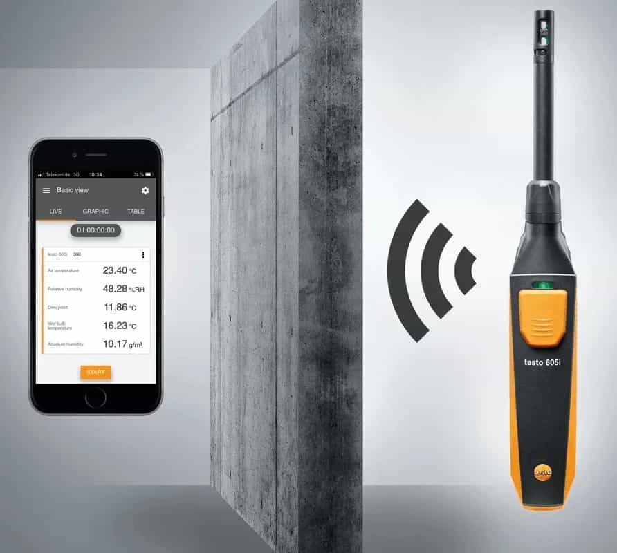 Testo 605i w parze ze smartfonem — aplikacja Testo Smart App wyświetla wyniki pomiaru temperatury i wilgotności w czasie rzeczywistym (miniatura)