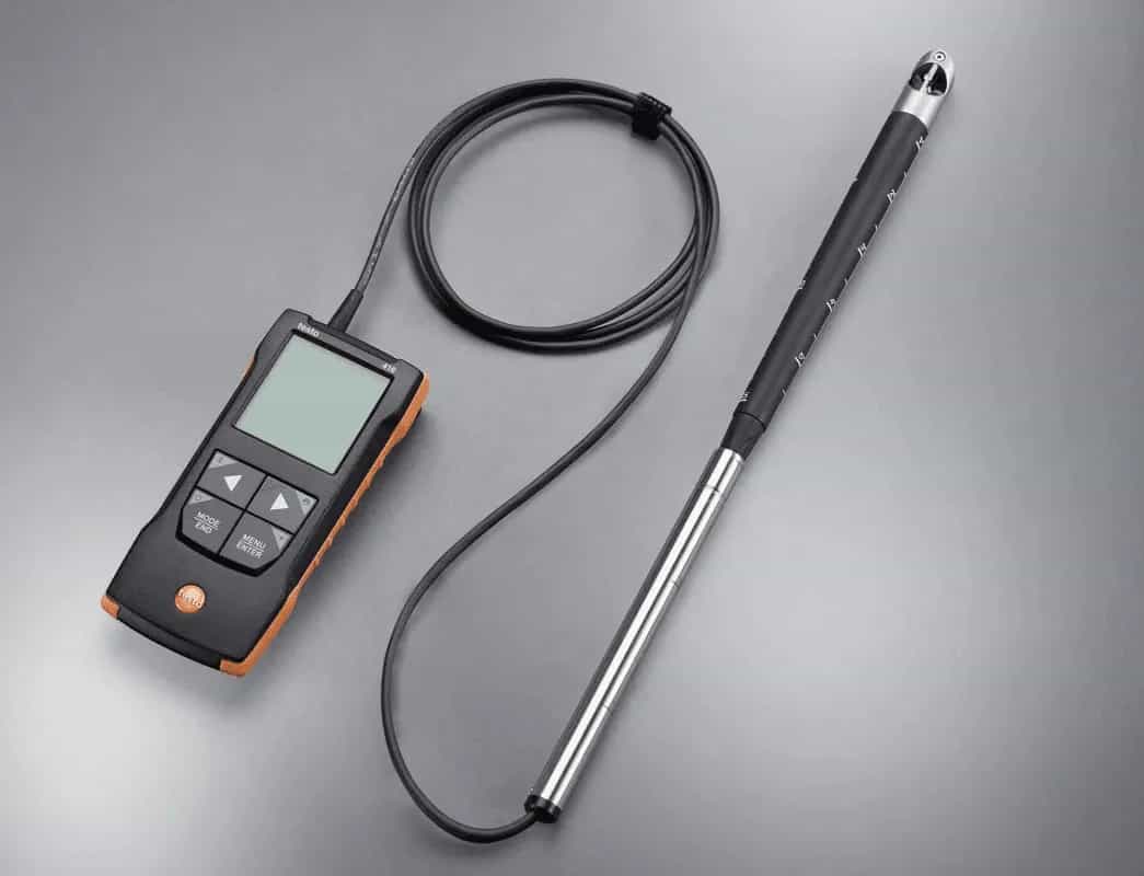 Anemometr Testo 416 z rozłożoną teleskopową sondą wiatraczkową (miniatura)