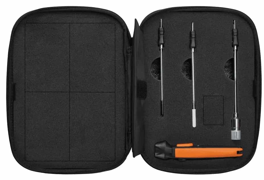 Otwarta walizka Testo Smart Case z ułożonym termometrem 915i i trzema sondami (miniatura)