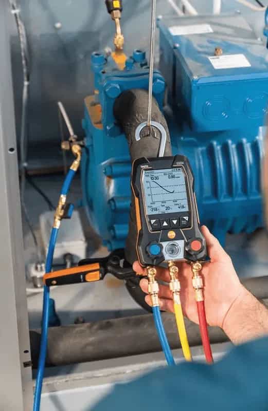 Elektroniczna oprawa zaworowa Testo 550s Smart z zaciskowymi termometrami Testo 115i i kompletem węży – widok dodatkowy 9 (miniatura)