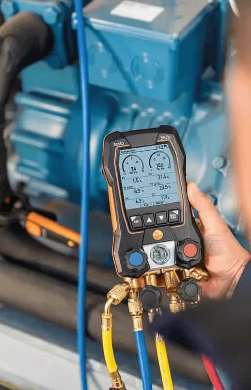 Elektroniczna oprawa zaworowa Testo 557s Smart Vacuum z sondami do pomiaru temperatury i próżni oraz kompletem węży – zdjęcie produktu (miniatura)