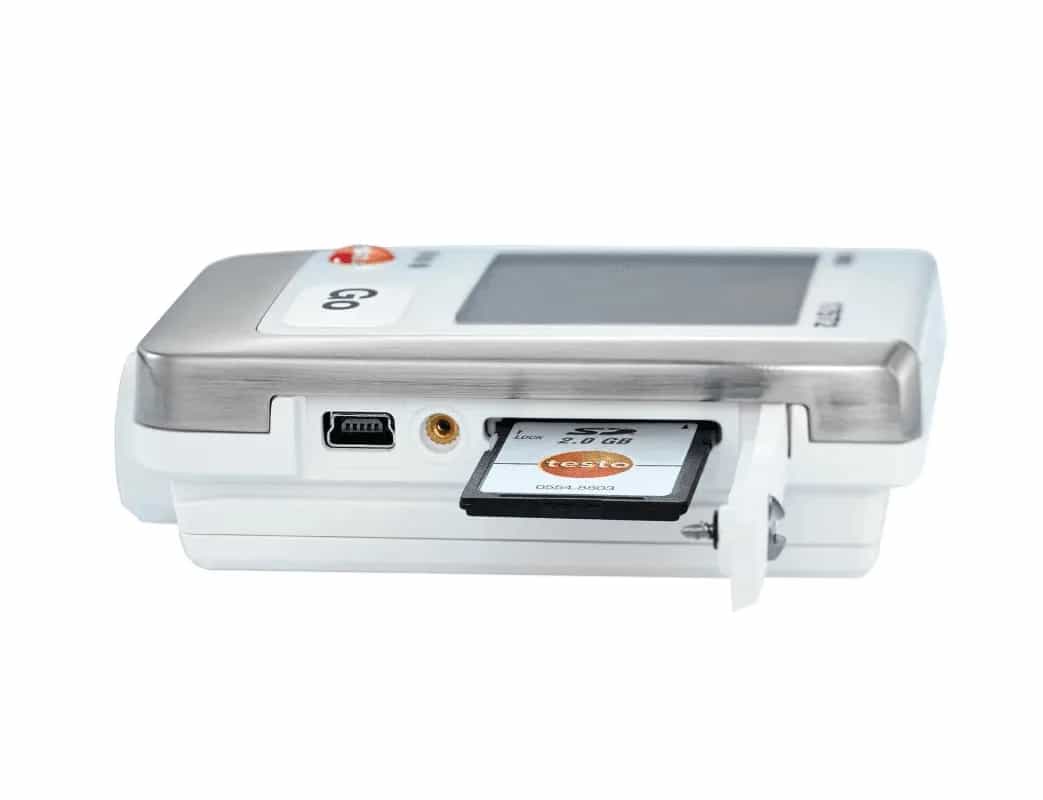 Bok rejestratora Testo 175 T2 z gniazdem mini USB i slotem na kartę SD (miniatura)