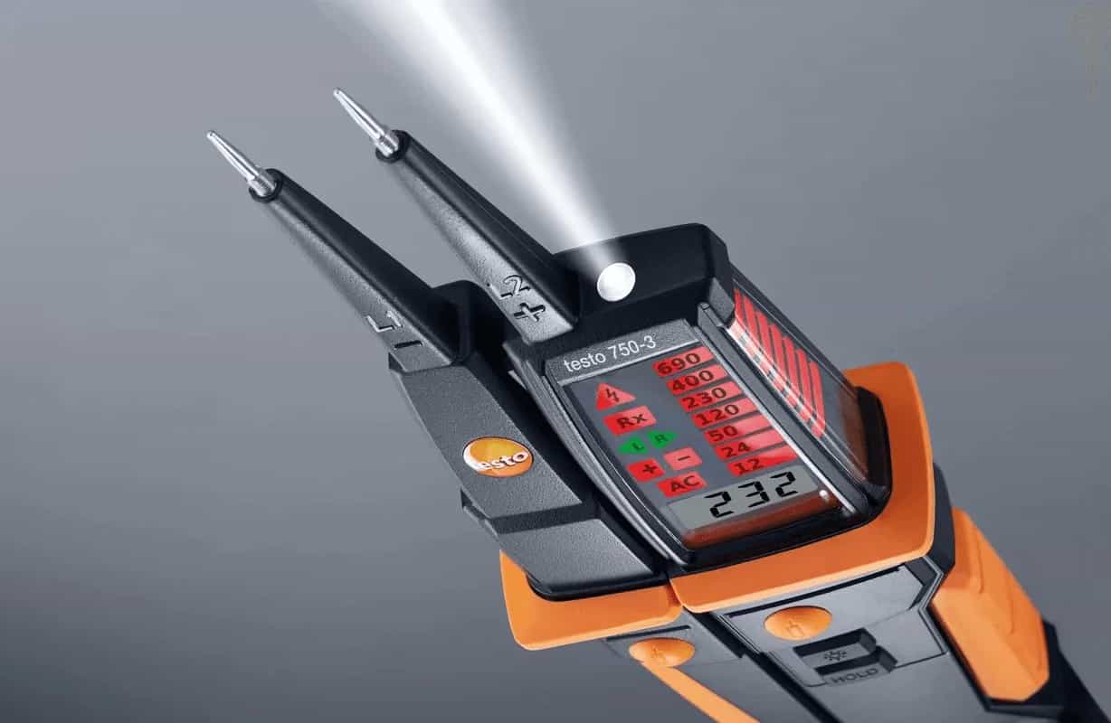 Tester Testo 750-3 z aktywną latarką LED oświetlającą końcówki pomiarowe (miniatura)