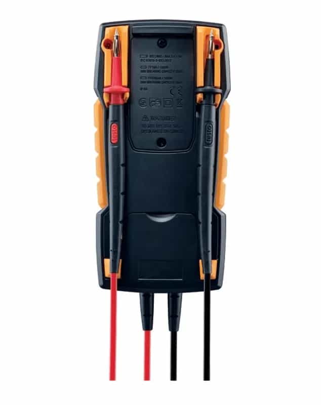Tył multimetru Testo 760-3 z podłączonymi czerwonym i czarnym przewodem pomiarowym w gniazdach (miniatura)