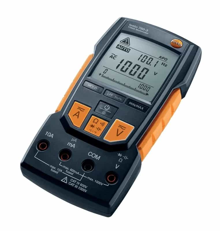 Multimetr Testo 760-3 ujęty pod kątem z widocznymi przyciskami funkcyjnymi i czterema gniazdami pomiarowymi (miniatura)