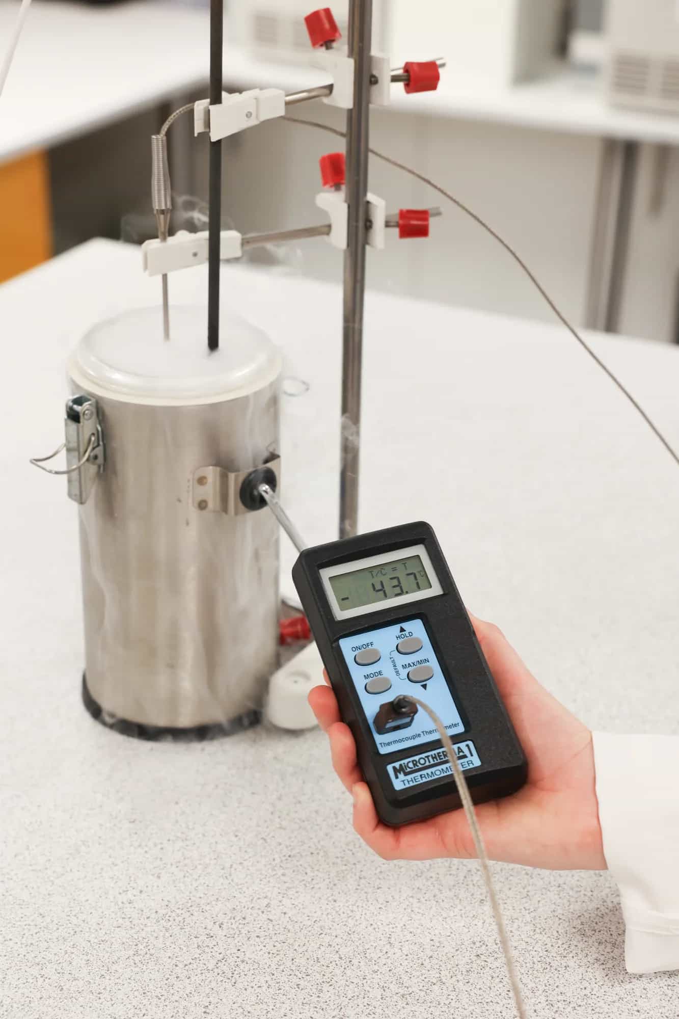Termometr laboratoryjny ETI MicroTherma 1 z sondą termoparową - zakres -270 do 1768°C – sonda pomiarowa (miniatura)