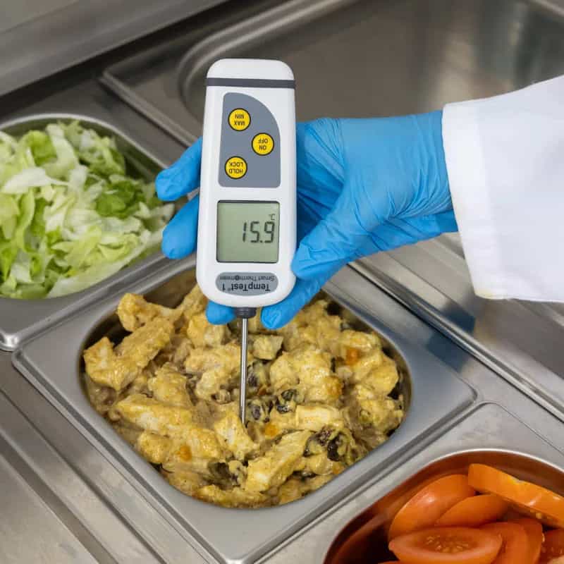 Termometr ETI TempTest 1 Smart - szpilkowy z obrotowym wyświetlaczem 360°, ±0,4 °C – w użyciu (miniatura)