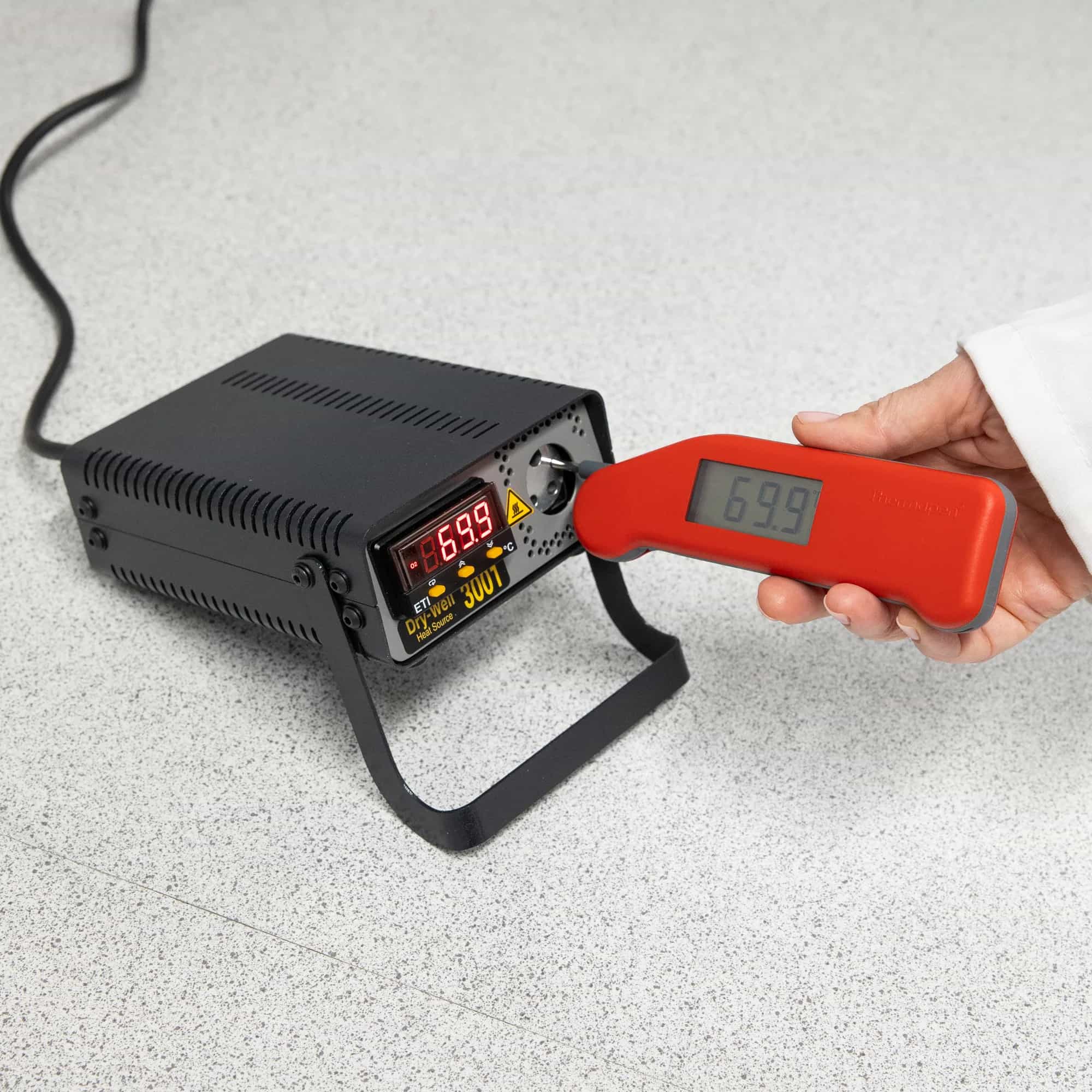 Kalibrator suchostudzienkowy ETI 3101 - zakres -10 do 110 °C, grzanie i chłodzenie – widok 3 (miniatura)
