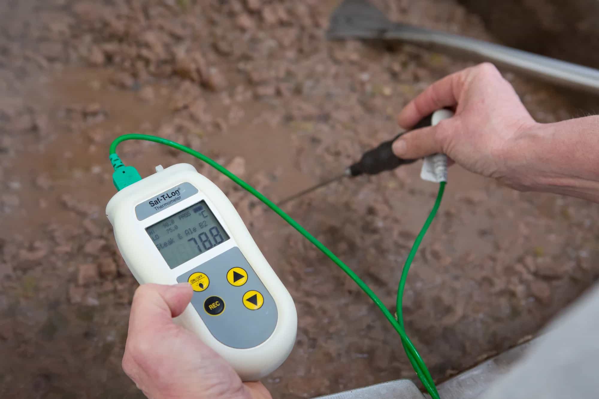 Termometr z rejestracją ETI Saf-T-Log – HACCP, IP67, ±0,4 °C – widok 6 (miniatura)