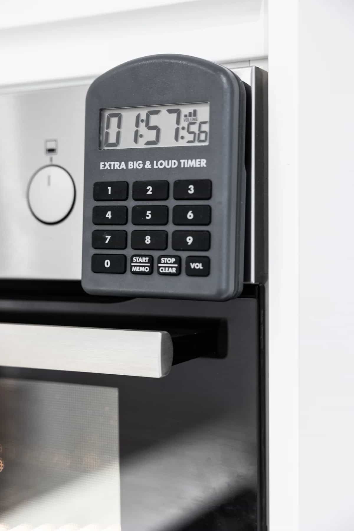 Timer kuchenny ETI 806-160 Extra Big & Loud - alarm do 110 dB – w użyciu (miniatura)