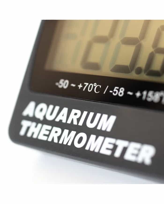 Zbliżenie wyświetlacza termometru ETI 810-920 z oznaczeniem zakresu -50 do +70°C i etykietą Aquarium Thermometer (miniatura)