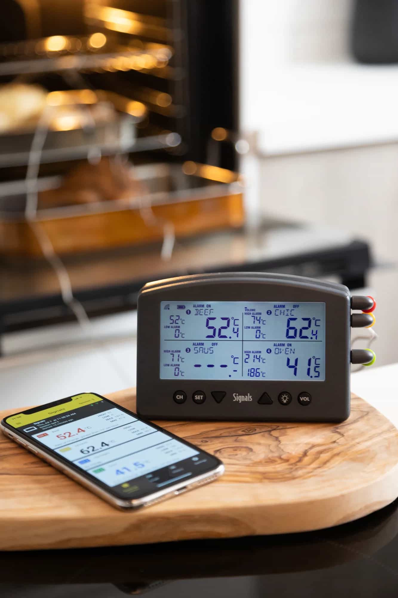 4-kanałowy rejestrator temperatury WiFi i Bluetooth ETI Signals 825-050 - zakres -50 do +300 °C – w użyciu (miniatura)