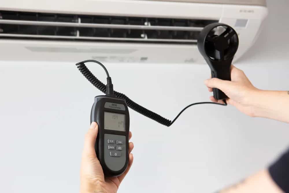 Anemometr z termometrem ETI 9035 - pomiar prędkości powietrza 0,4-30 m/s – detal (miniatura)