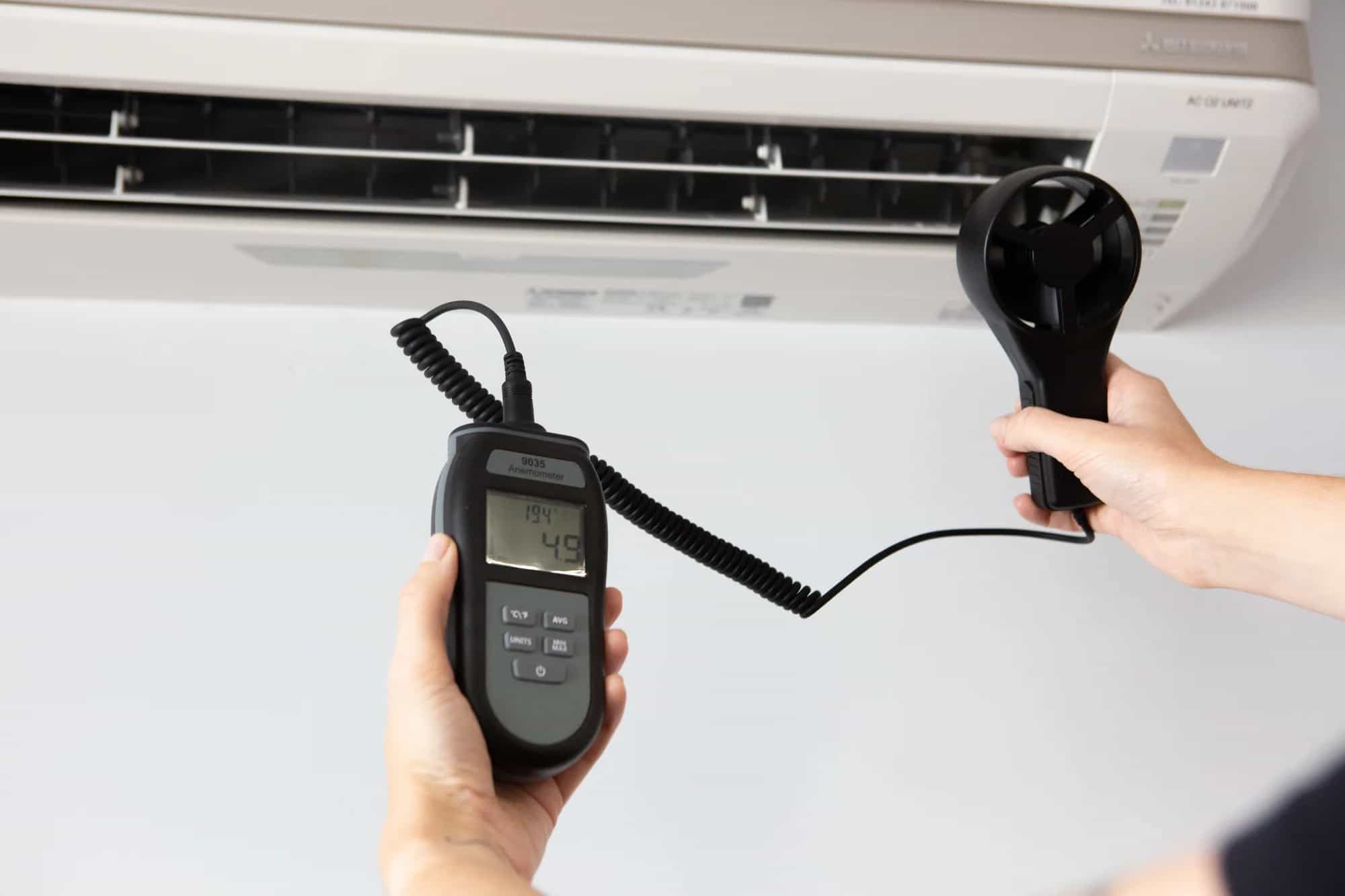 Anemometr z termometrem ETI 9035 - pomiar prędkości powietrza 0,4-30 m/s – detal (miniatura)