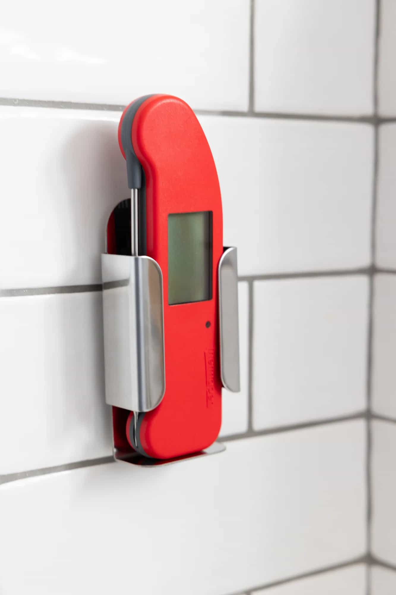 Uchwyt ścienny ETI ze stali nierdzewnej do termometrów Thermapen – widok 4 (miniatura)