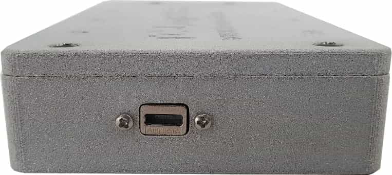 Boczna ścianka TC-Log 8 z gniazdem USB — detal złącza komunikacyjnego (miniatura)