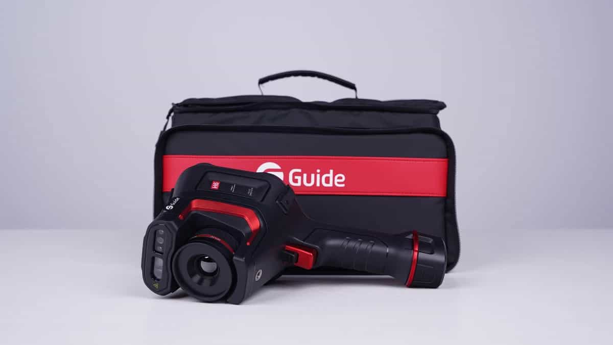 Kamera Guide serii Hammer II obok torby transportowej z zestawu (miniatura)