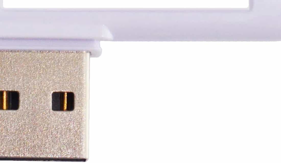 Zbliżenie wtyczki USB rejestratora LogTag UTRED-16F wysuniętej z obudowy (miniatura)