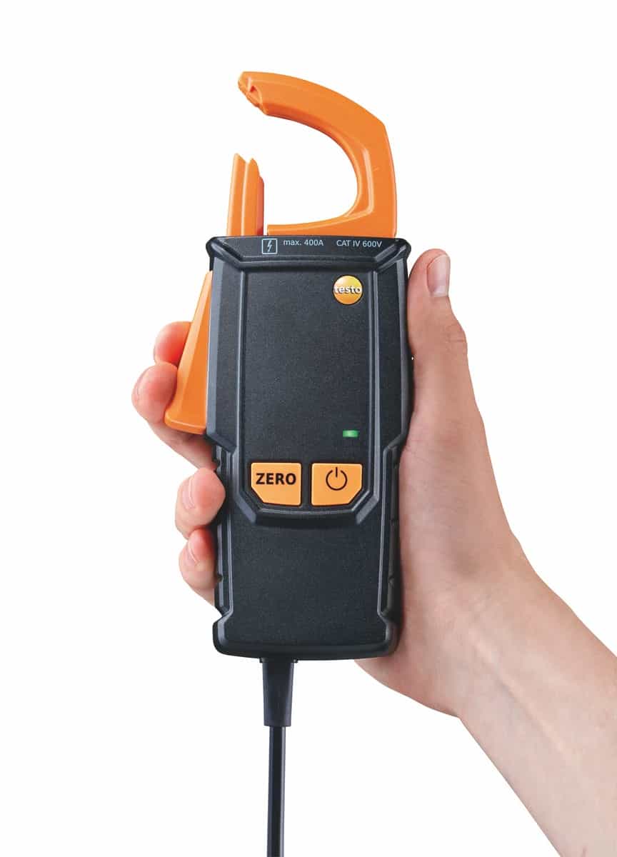 Adapter cęgowy Testo trzymany w dłoni, z rozwartą pomarańczową szczęką i przewodem wyprowadzonym z dołu obudowy (miniatura)