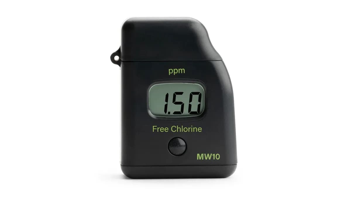 Fotometr kieszonkowy Milwaukee MW10 – chlor wolny do 2,50 ppm — Badanie wody w basenie — jak mierzyć pH i chlor, żeby woda była bezpieczna