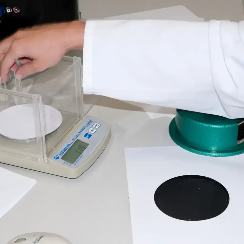 Waga do gramatury PCE-DMS 200, 20 000 g/m² — Jak zmierzyć gramaturę papieru i tkaniny — waga do gramatury i przeliczanie g/m²