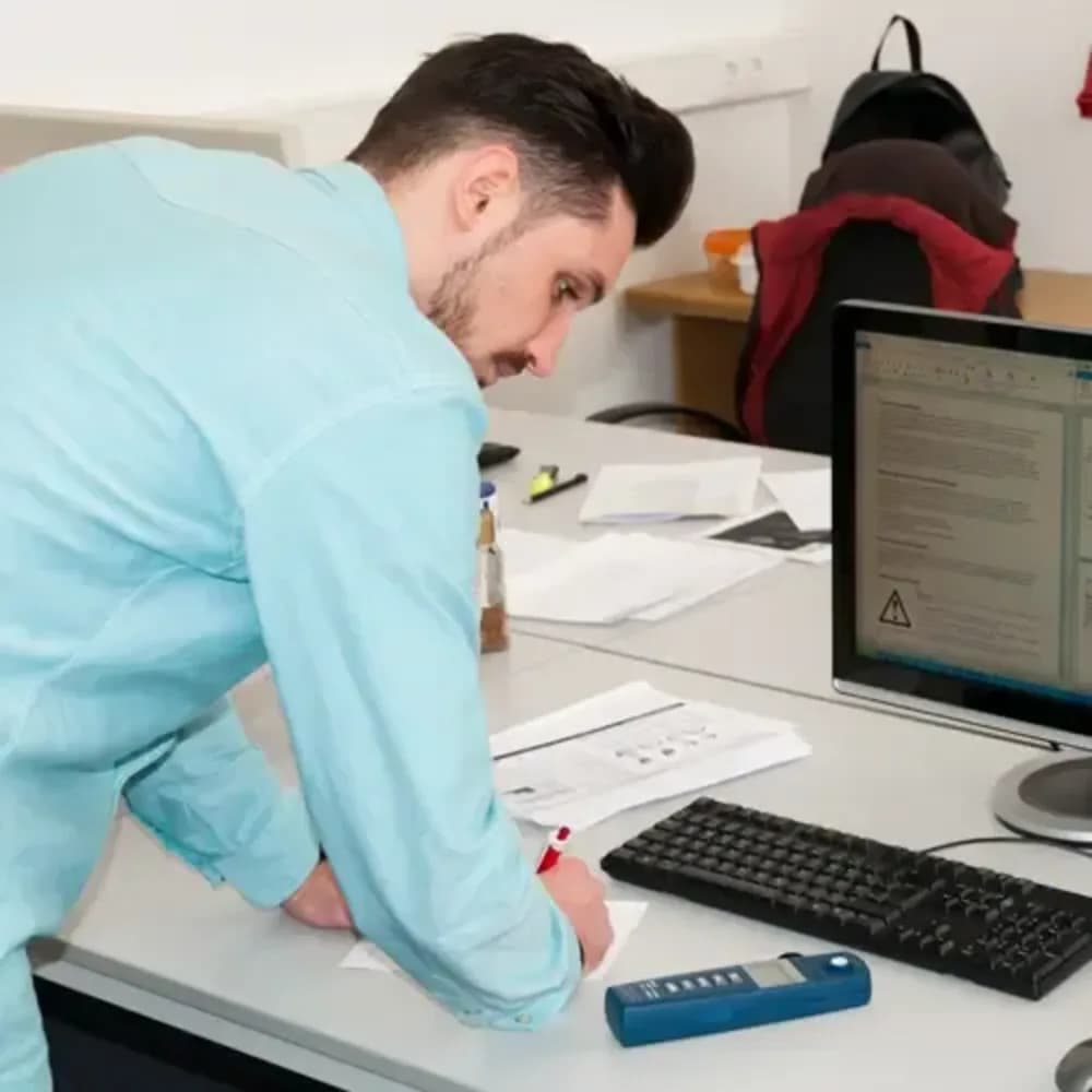 Luksomierz PCE-170 A, 0,00 ... 40 000 lx, klasa B — Pomiar oświetlenia awaryjnego i ewakuacyjnego — wymagania i procedura sprawdzenia luksomierzem