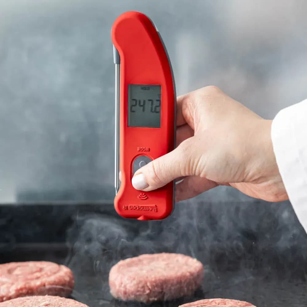 Termometr i pirometr 2w1 ETI Thermapen IR - sonda składana + pomiar IR — Wzorcowanie pirometru — jak laboratorium sprawdza termometr bezdotykowy i co oznacza emisyjność w świadectwie