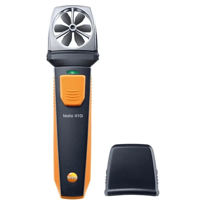 Anemometr wiatraczkowy Testo 410i z widoczną łopatką pomiarową na białym tle