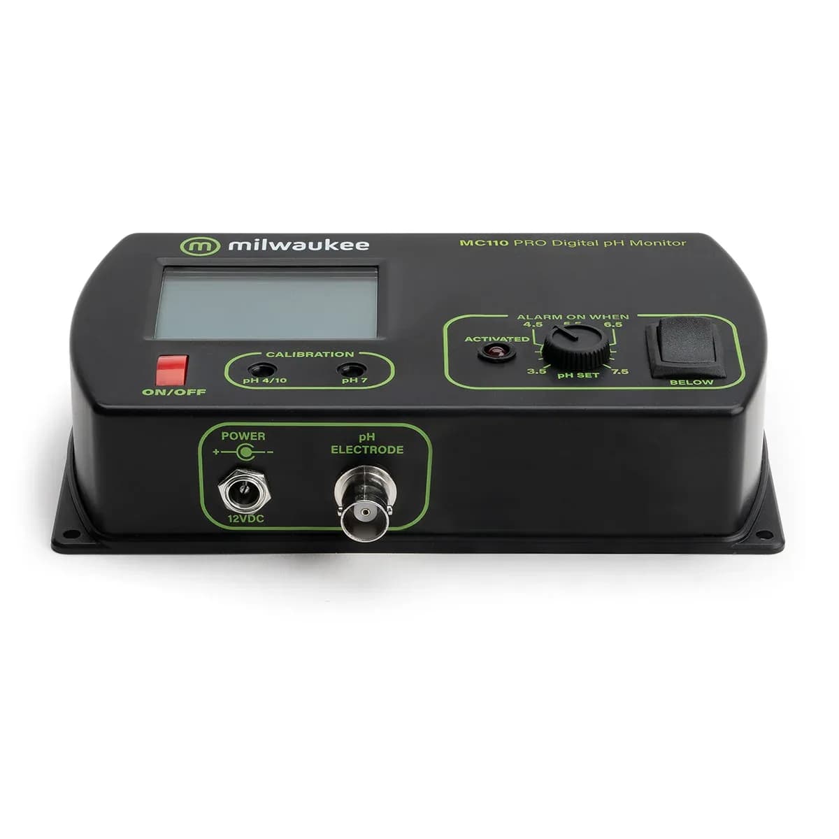 Monitor pH Milwaukee MC110 ujęty pod kątem, ze złączem BNC elektrody na dolnej ściance