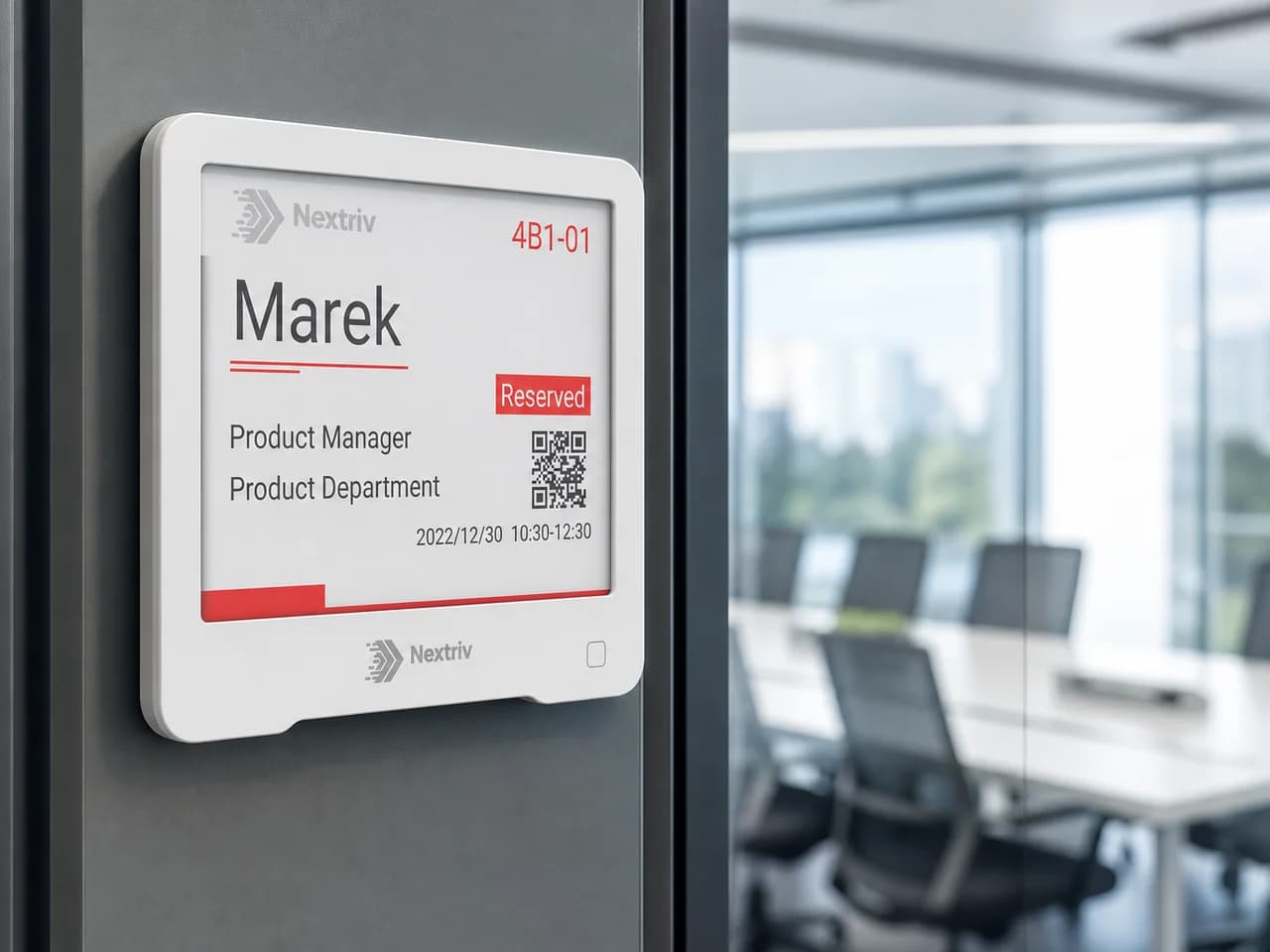 Tabliczka z danymi czujników w budynku biurowym — Nextriv Display Signage
