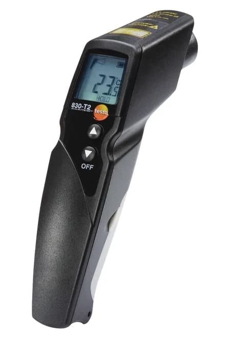 Pirometr testo 830-T2 — zbliżenie na wyświetlacz LCD i obudowę pistoletową (miniatura)
