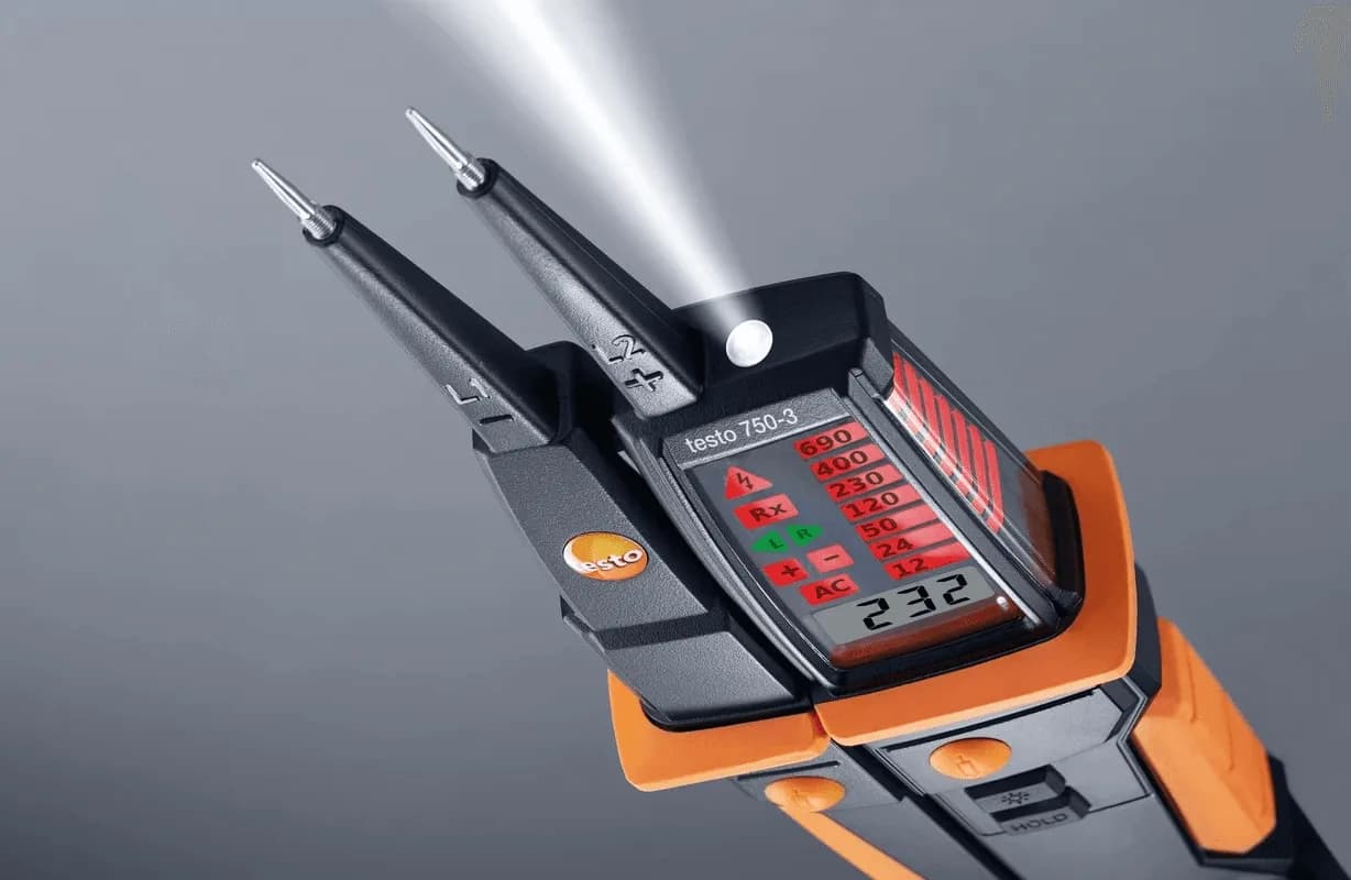 Tester Testo 750-3 z aktywną latarką LED oświetlającą końcówki pomiarowe (miniatura)