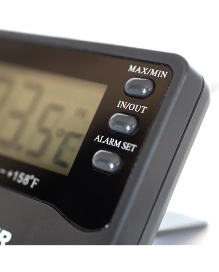 Detal przycisków termometru ETI 810-920 — MAX/MIN, IN/OUT i ALARM SET obok podświetlonego wyświetlacza LCD (miniatura)