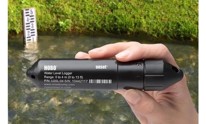 Rejestrator poziomu wody HOBO U20L-02 — widok z boku na kompaktową cylindryczną obudowę (miniatura)