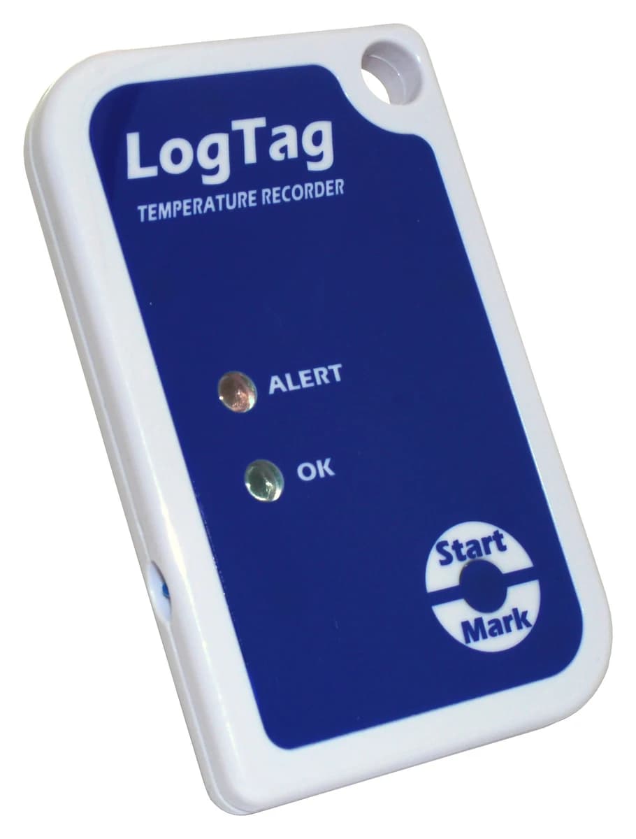 Rejestrator LogTag TRIX-8 ujęty pod kątem, z dwiema diodami stanu i przyciskiem uruchamiania zapisu