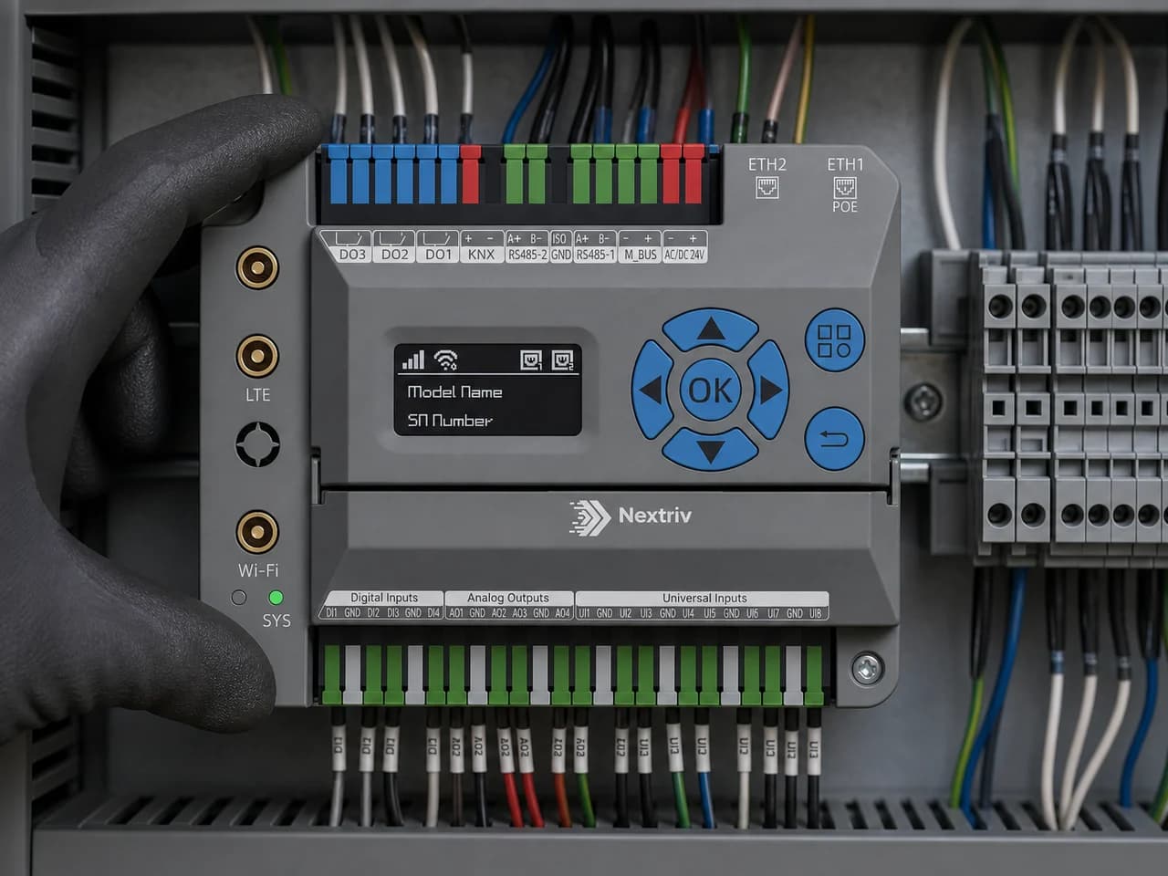 Centralna bramka BMS w budynku biurowym — Nextriv Hub Edge