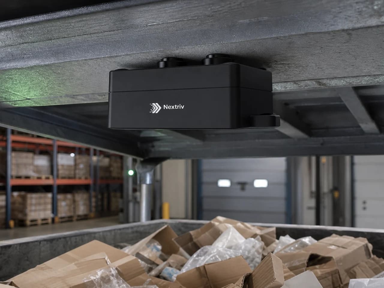 Bezkontaktowy monitoring poziomu w pojemnikach magazynowych — Nextriv Probe Ultrasonic Compact