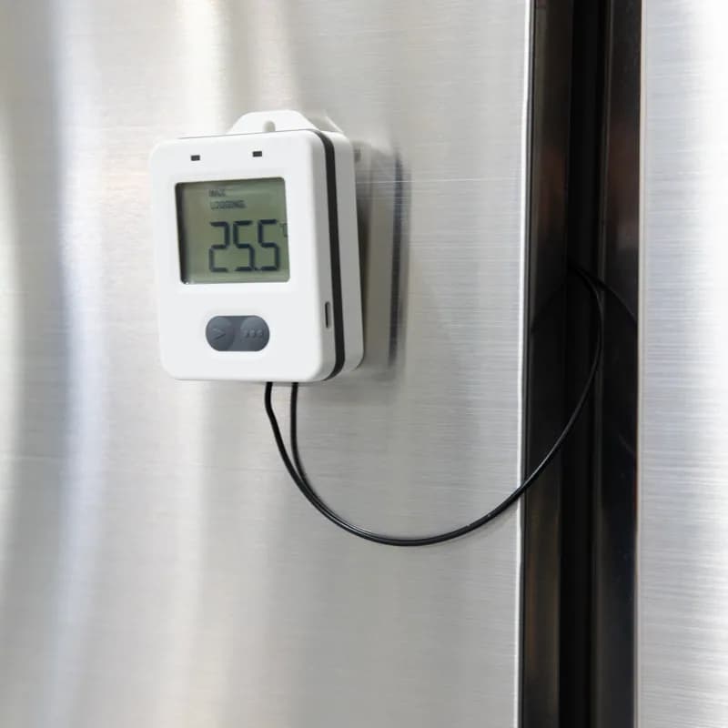 Rejestrator temperatury ETI ThermaData z sondą zewnętrzną - zakres -40 do +125°C – w użyciu