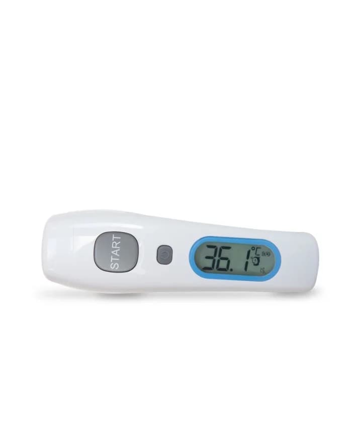 Termometr bezkontaktowy ETI 801-590 w ujęciu poziomym z czytelnym wskazaniem temperatury na wyświetlaczu