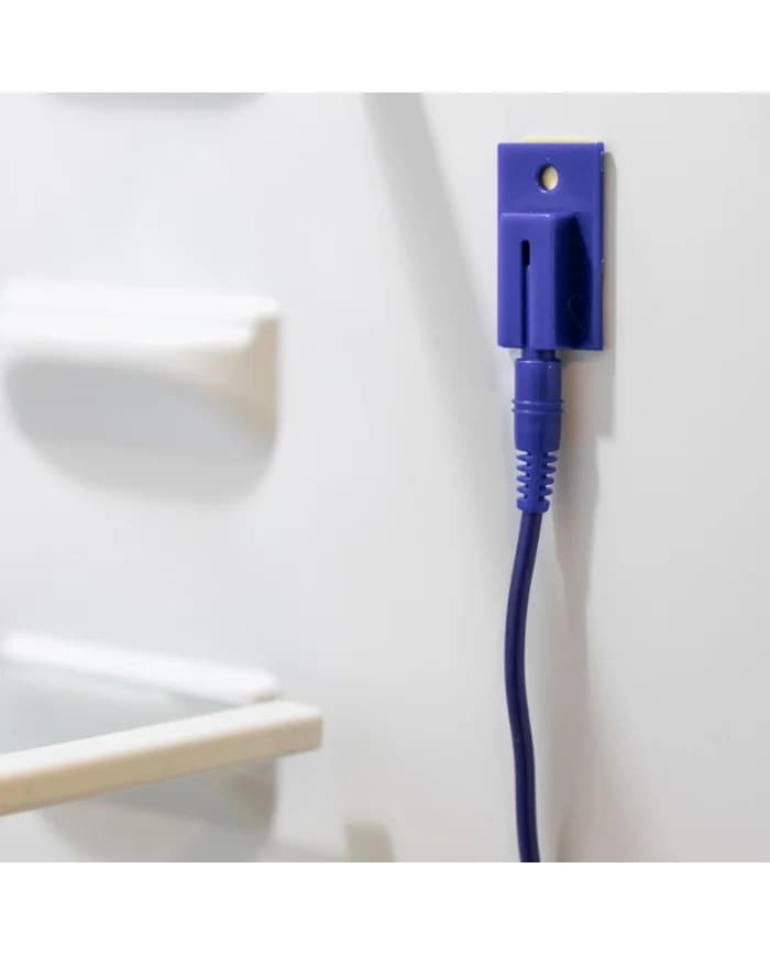 Sonda ETI 810-954 osadzona w uchwycie ściennym na ścianie komory chłodniczej