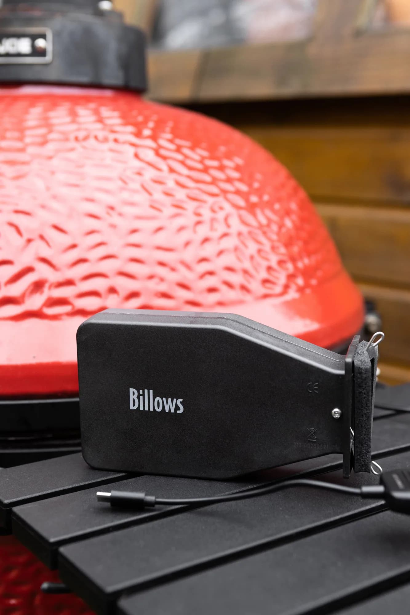 Wentylator Billows ETI 825-079 do automatycznej kontroli temperatury grilla – w użyciu