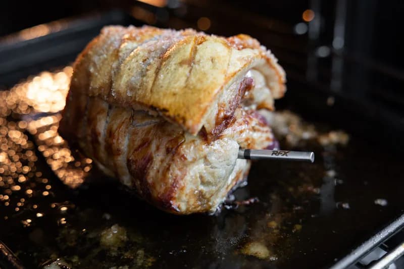 Bezprzewodowa sonda temperatury do mięsa ETI RFX Meat - zasięg do 650 m – w użyciu