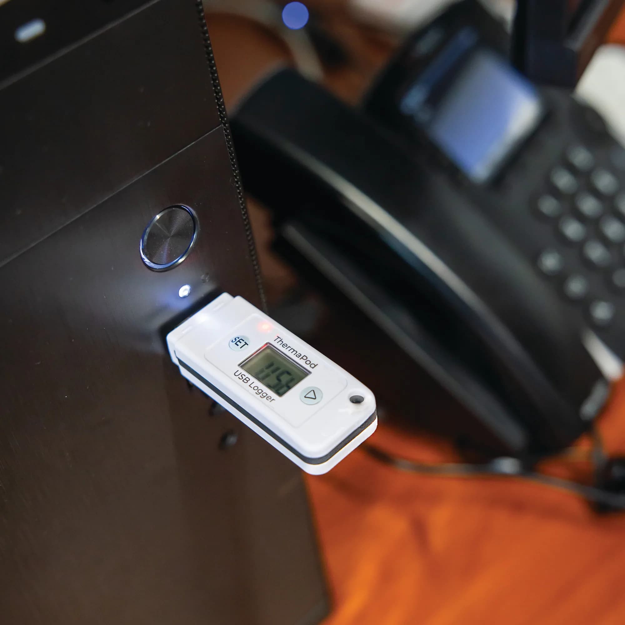 Rejestrator temperatury ETI ThermaPod USB - raport PDF bez oprogramowania – w użyciu