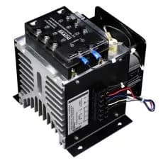 Dwufazowe moduły SSR NOVUS z chłodzeniem — Dwufazowy moduł SSR, 60 A / 480 V AC, radiator NDP3-180 i wentylator