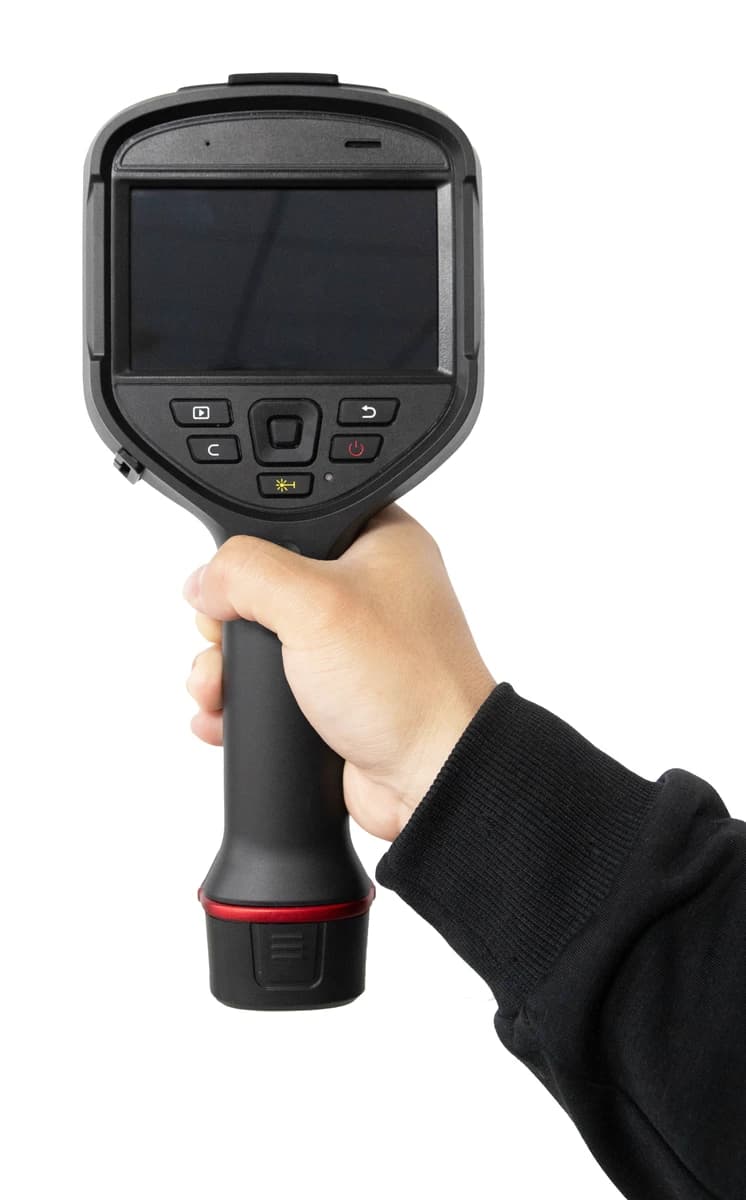Kamera Guide serii Hammer II w dłoni z ekranem skierowanym do operatora