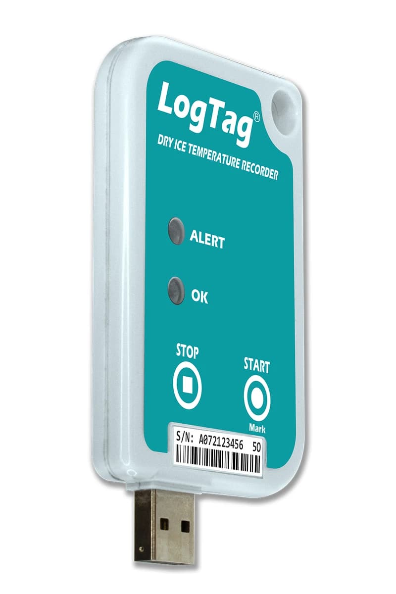Rejestrator LogTag TRIL-16U z odsłoniętym wtykiem gotowym do włożenia do gniazda komputera