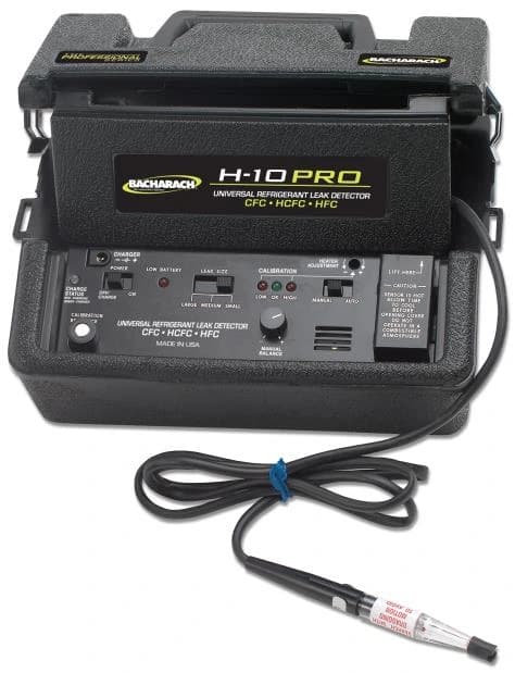 Detektor MSA H-10 PRO z otwartą pokrywą, sondą i przewodem